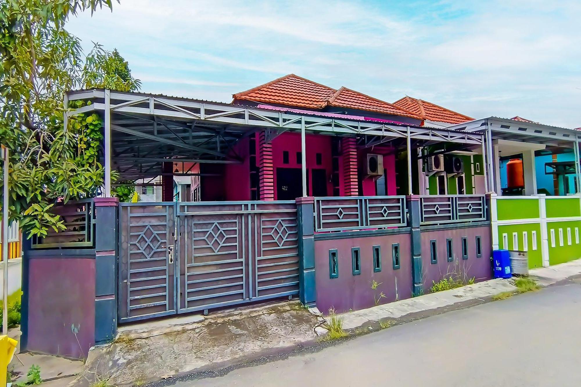Spot On 92466 Adam Kost Syariahnearwisata Jembatan Barito Hotel Banjarmasin  Exterior photo
